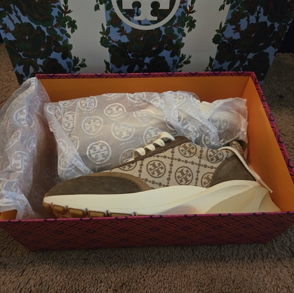 Shoes - NWOT TORY BURCH women's casual sneakers